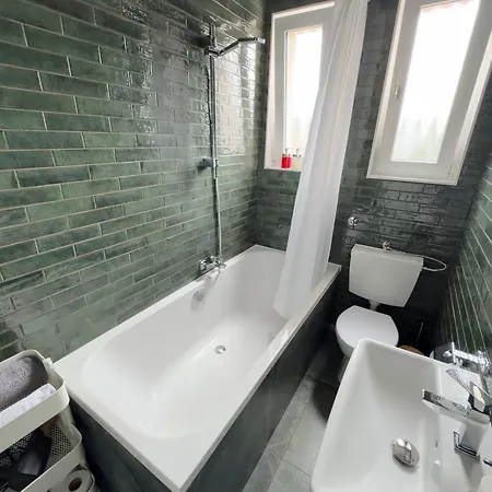 Big With Parking, 30 Min To Duesseldorf Duisburg