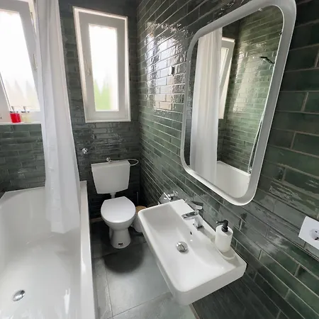 Big With Parking, 30 Min To Duesseldorf Apartment